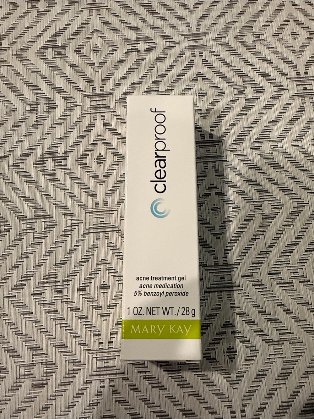 Mary Kay Clearproof Acne Treatment Gel — White with Green Accent
